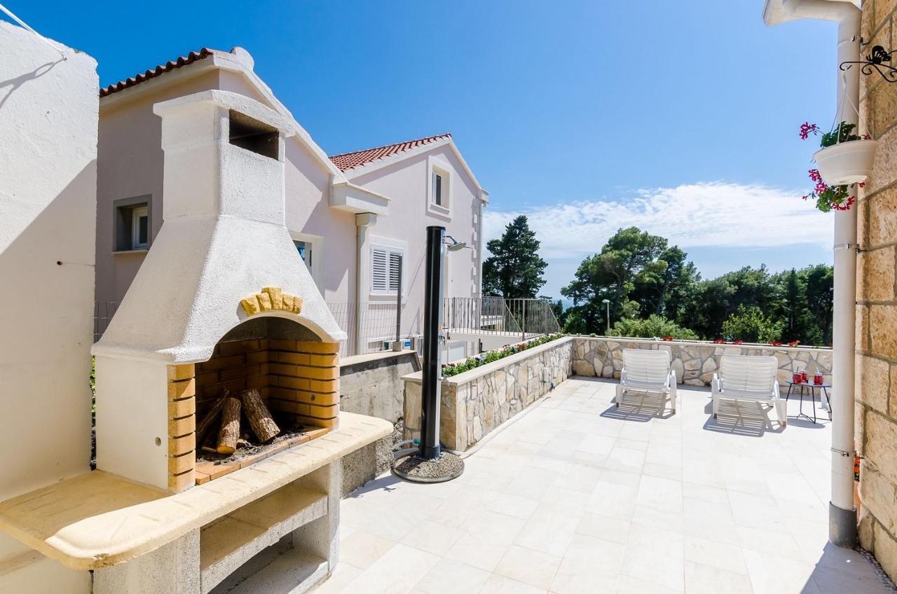 Holiday Home Lungo Mare Mlini Bagian luar foto