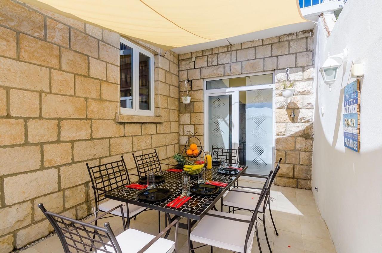 Holiday Home Lungo Mare Mlini Bagian luar foto