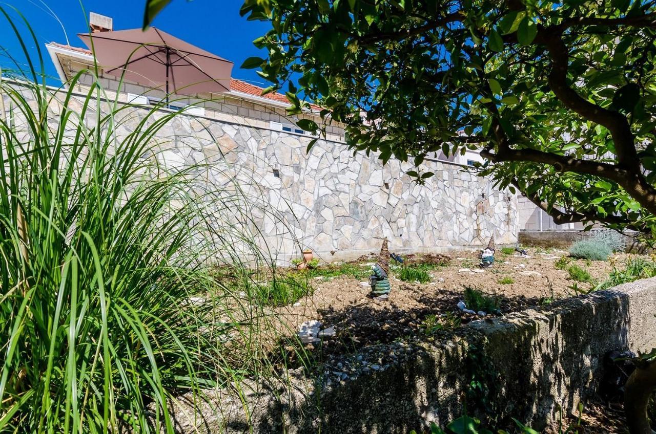 Holiday Home Lungo Mare Mlini Bagian luar foto
