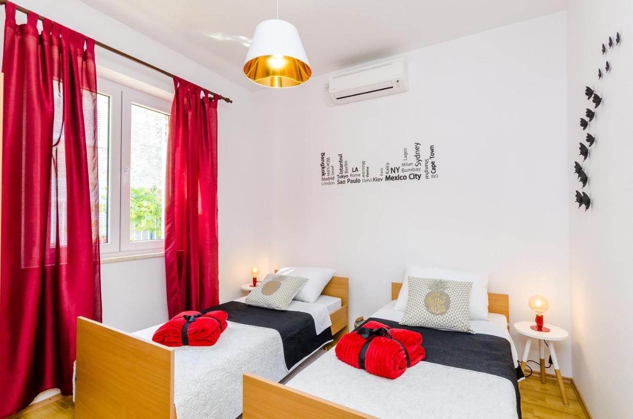Holiday Home Lungo Mare Mlini Bagian luar foto