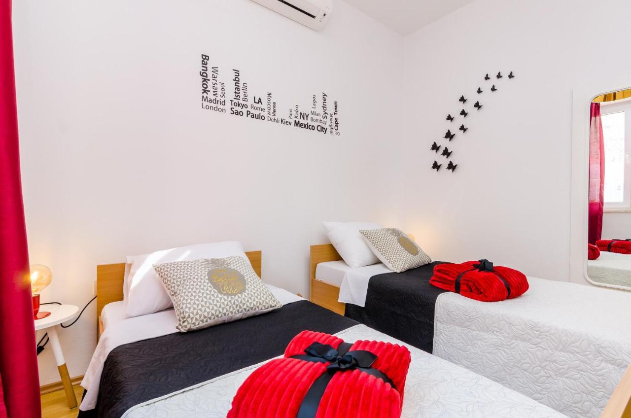 Holiday Home Lungo Mare Mlini Bagian luar foto