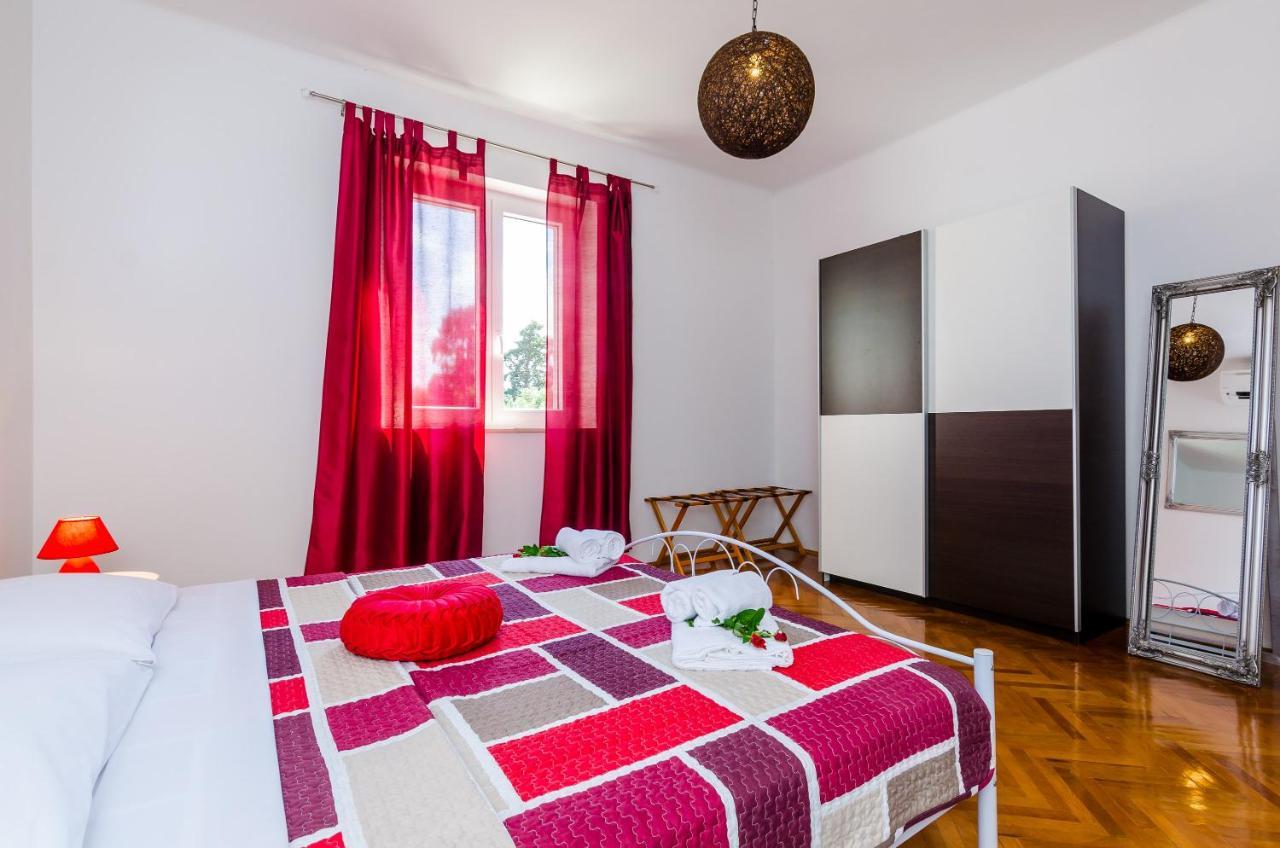 Holiday Home Lungo Mare Mlini Bagian luar foto